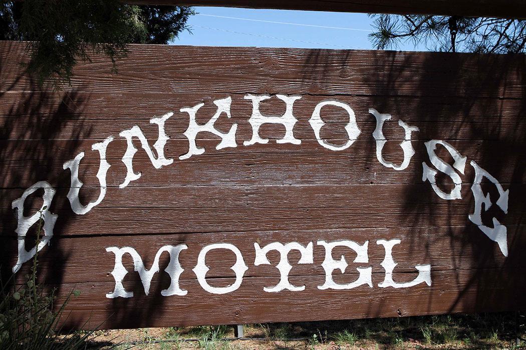 Bunkhouse Motel Guernsey Exterior photo